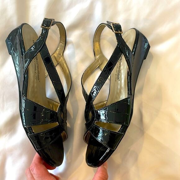 Walking Cradles Black Strappy Sandals. NEW - Picture 2 of 7